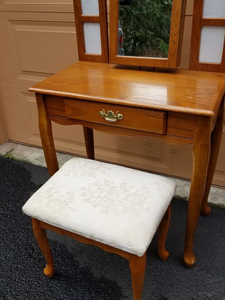 Beautiful Solid Wood Vanity Table With Adjustable Mirror/ Pictures Frames/ Jewelry Armoire And Stool ,Great Condition