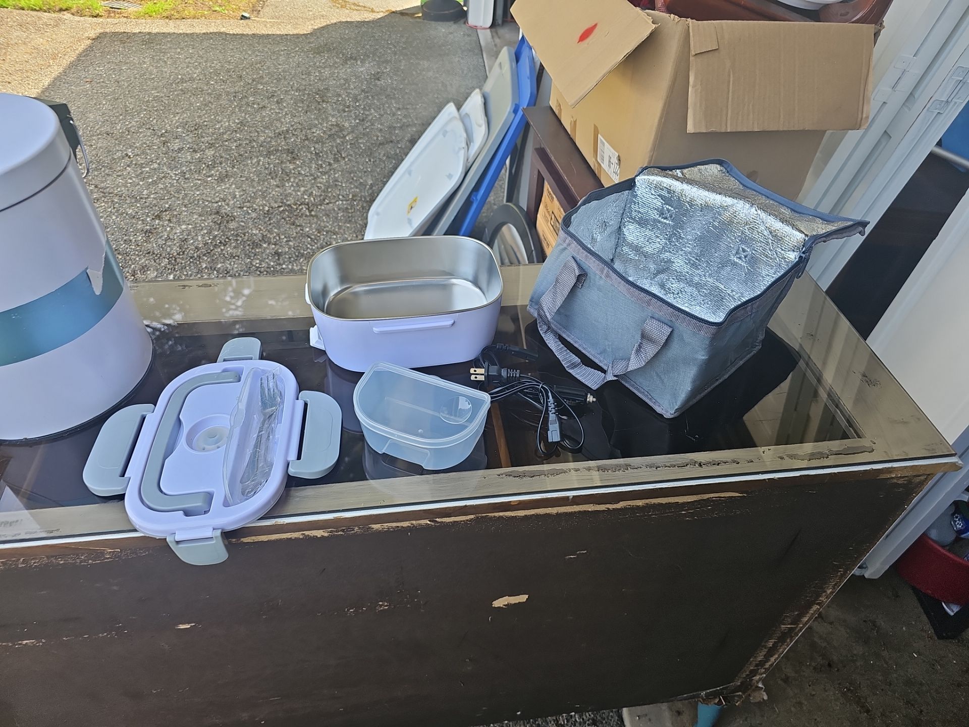 Electric lunch box with car adapter