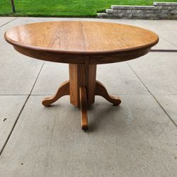 Amish Oak Table With Six Chairs