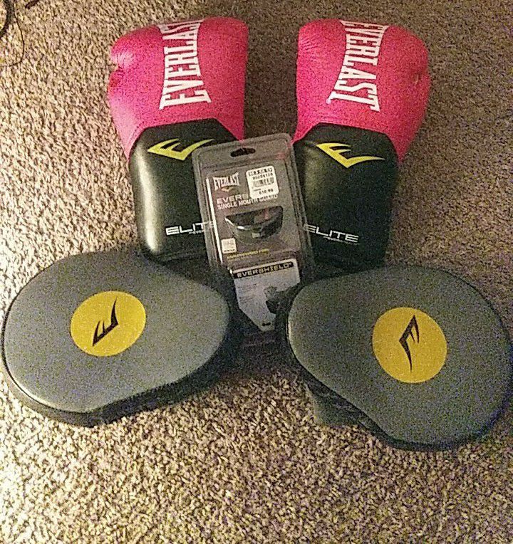 Everlast Boxing Gloves Set