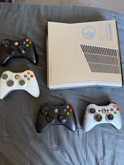 Xbox 360 Halo Reach Edition with Games & Controllers