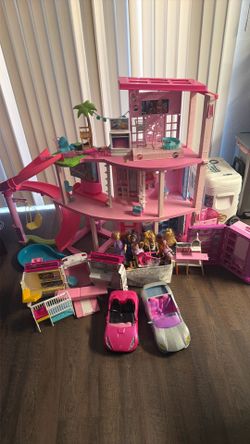 Barbie playhouse with a lot of extras.