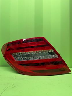 2012 2013 2014 Mercedes-Benz C250 C350 C63 Left Driver Side Tail Light OEM 2048202864