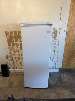Kenmoore standing deep freezer