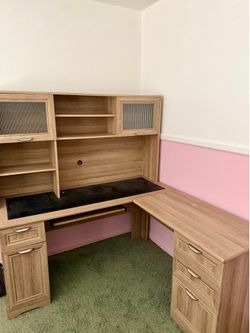 L shaped desk with hutch