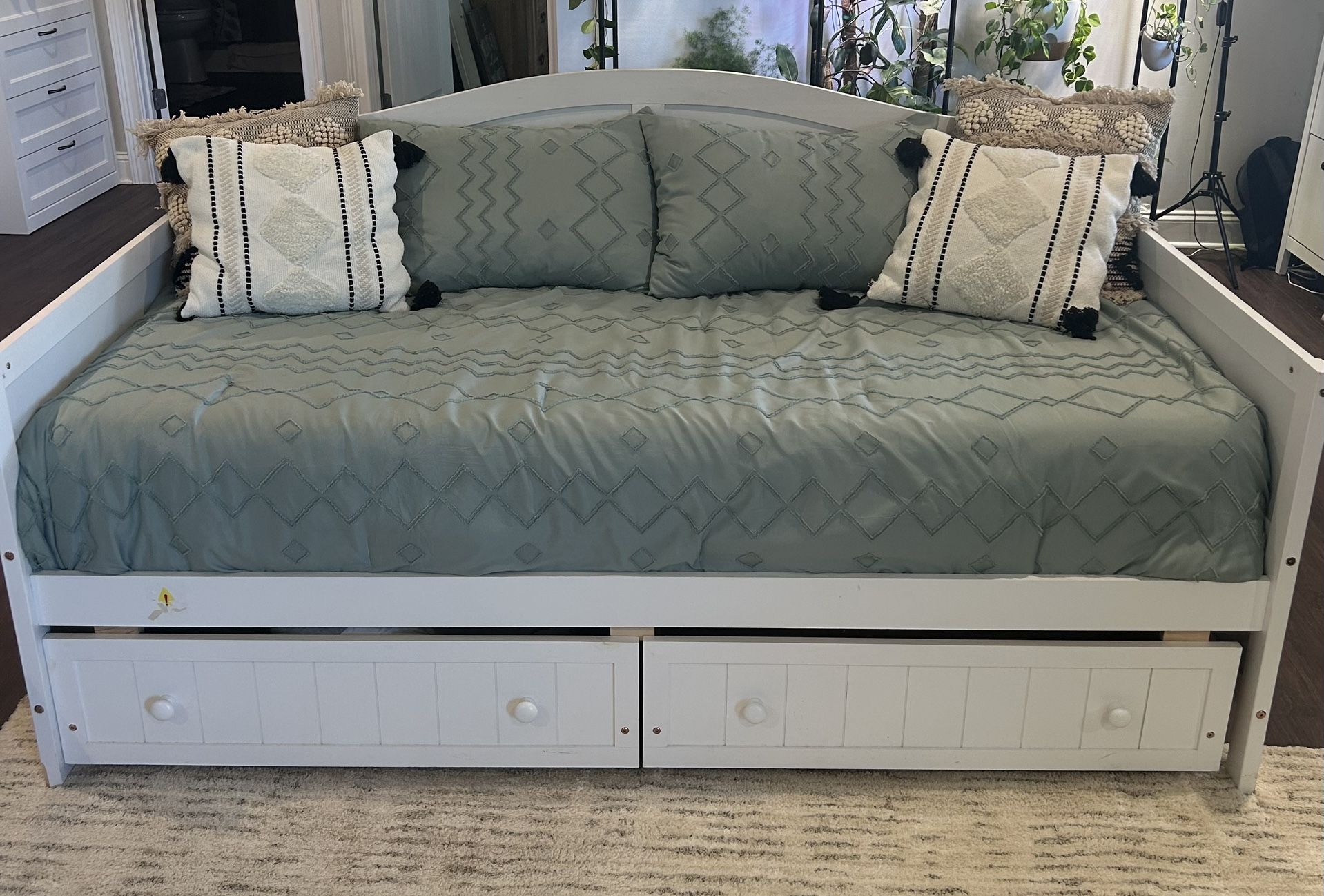 Daybed with Drawers