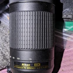 Nikon Dx 70 - 300mm Zoom Lens