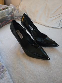 Steve Madden black shiny pointed toe heels