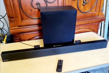 Samsung HW-K450 2.1 Soundbar System w/ Wireless Subwoofer + Remote Bluetooth HDMI in great working condition