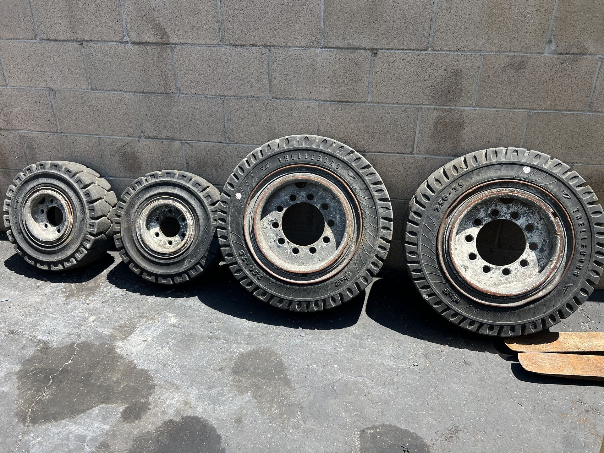 Forklift Tires