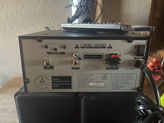 Insignia Radio/CD player with remote and two speakers