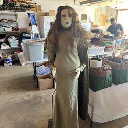 Green Lady Life-size 