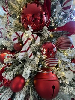 Christmas Tree Decorator