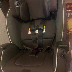 Graco  Car Seat Ro Many adjustable Good Until 2030.   Price 55$.  Pick Up.  E.  72.  and   Grand View  E. Tacoma 