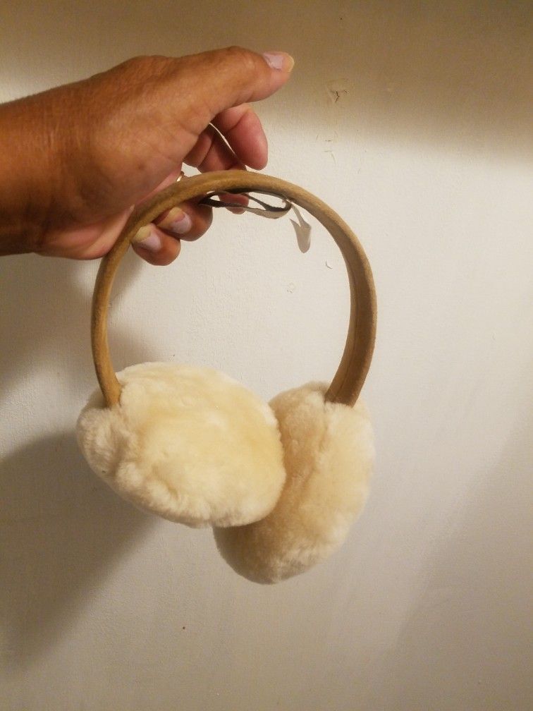New Ugg Earmuffs Zzyes Available Yessss