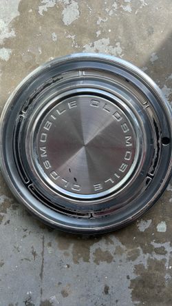 1968 Oldsmobile Cutlass hubcap