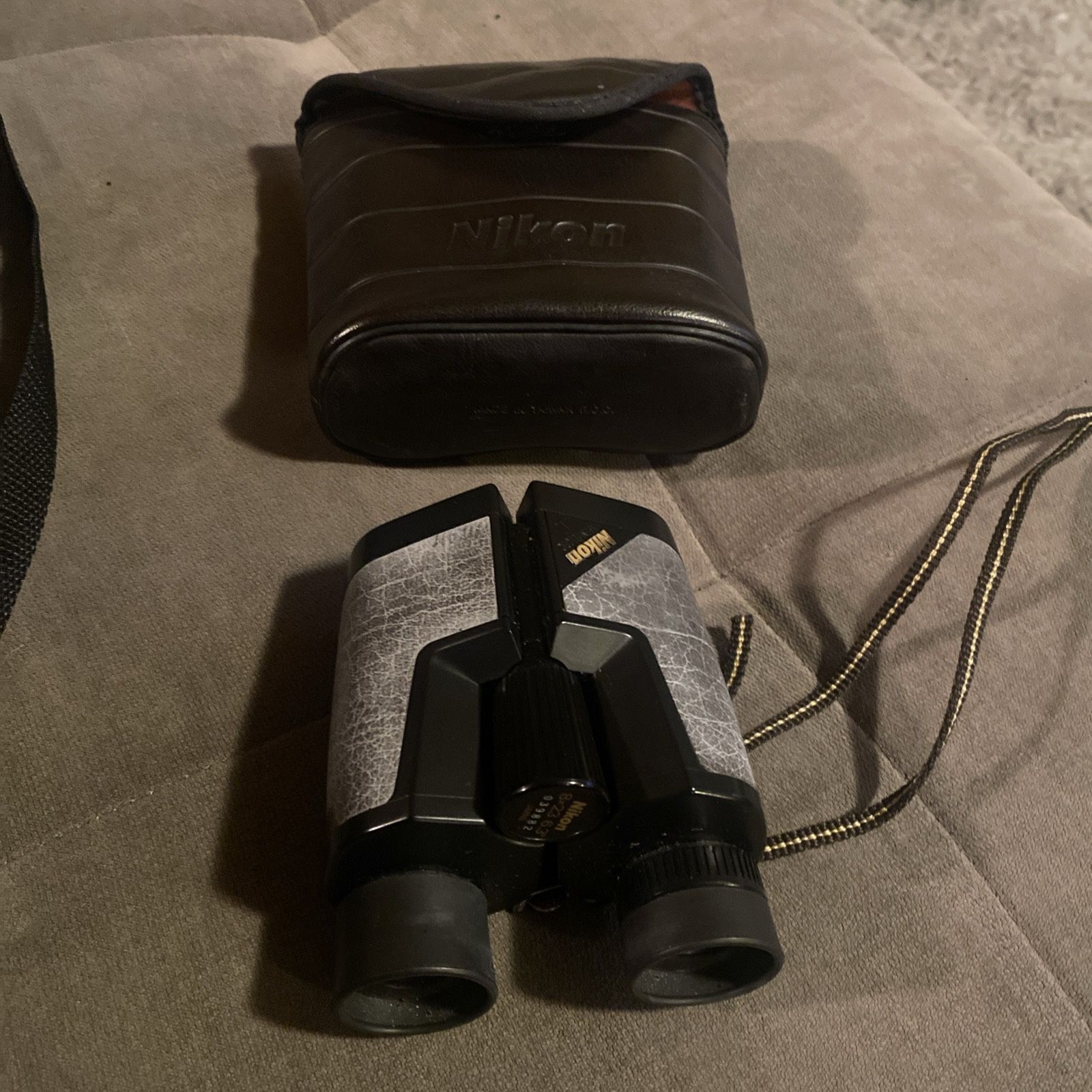 Vintage Nikon Venturer II compact Binoculars 