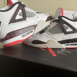 Jordan 4 “Flight Nostalgia”