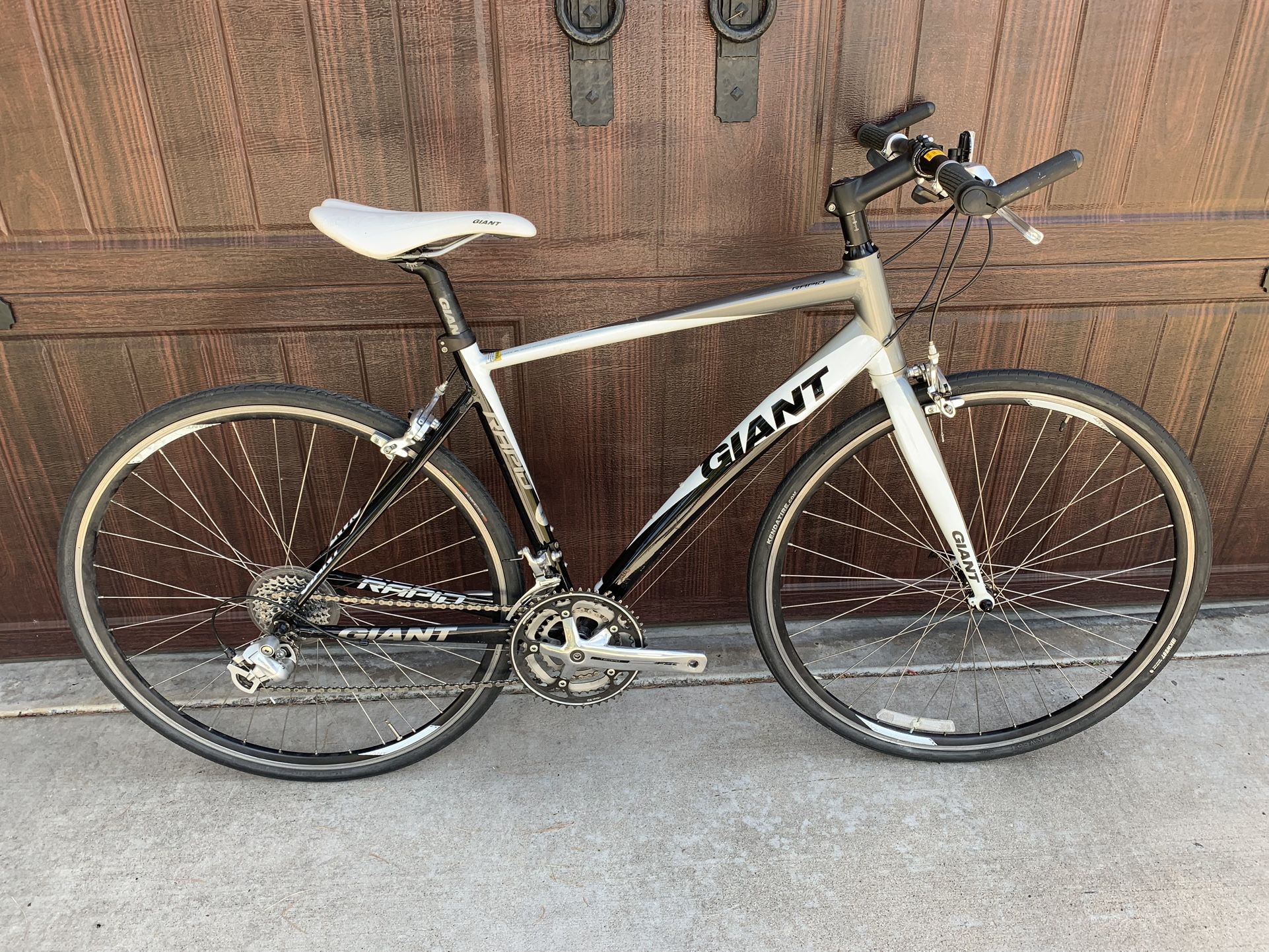 Giant Rapid 3 Gravel / Commuter Bicycle — MED