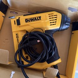 Dewalt 5-in -1 Tacker And Brad Nailer 