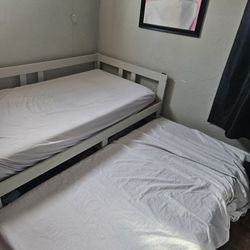 Day Bed, Turns Into Queen Size