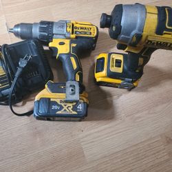Drills Dewalt XR 2 Bateries And Charger