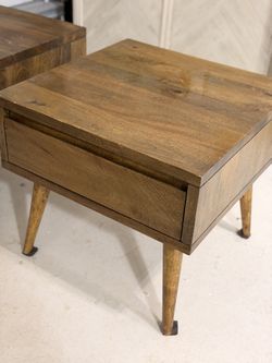 2 Nightstands Table