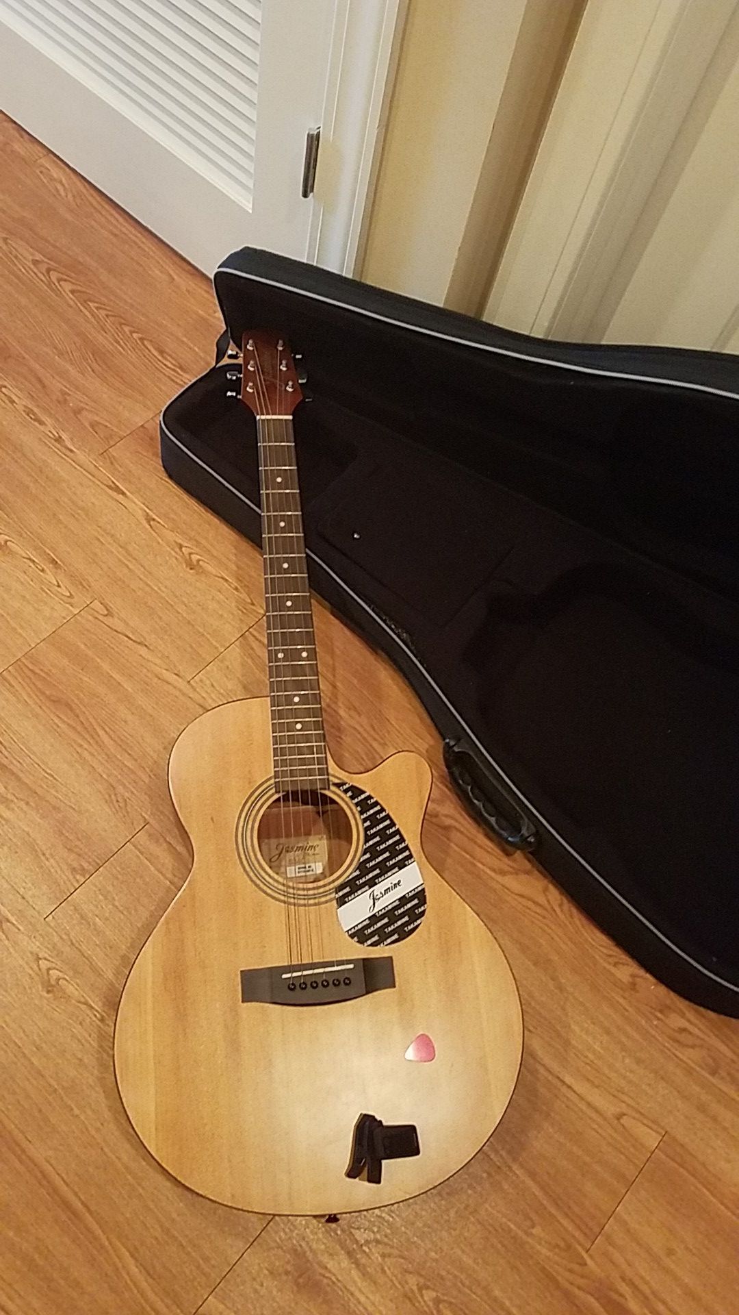 Jasmine Guitar with Case