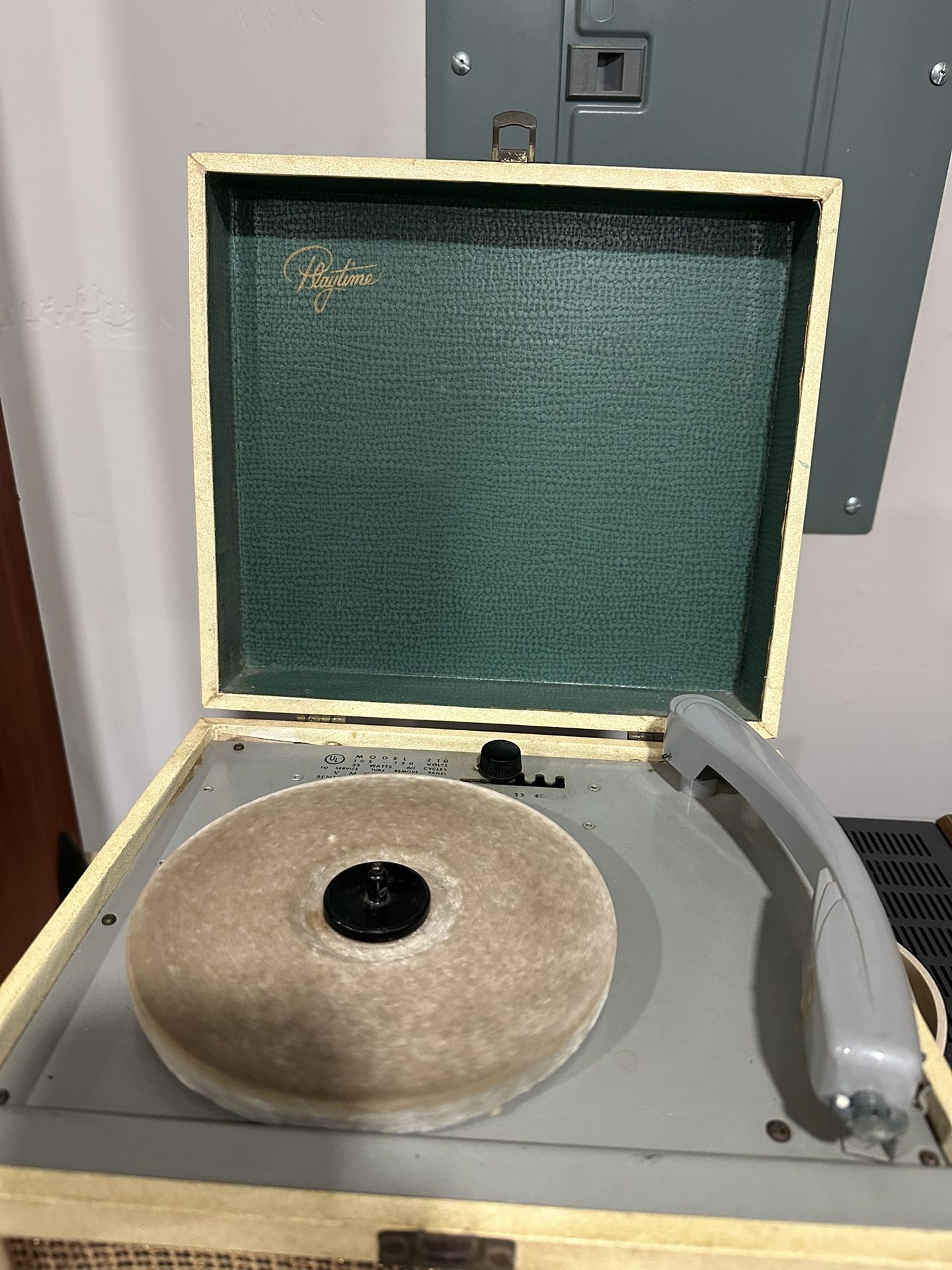 Voice Of Music VM Model 210 16, 33, 45 & 78 Rpm