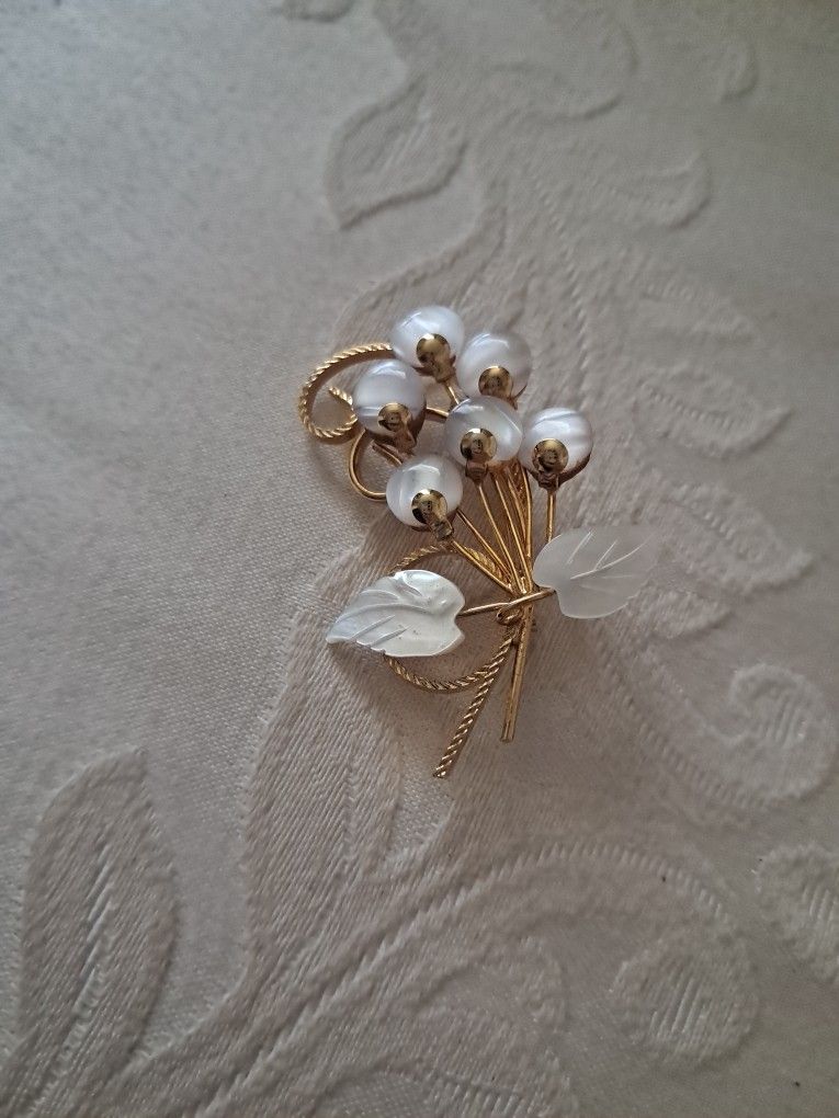 Vintage Lovely Carved Mother Of Pearl Brooch