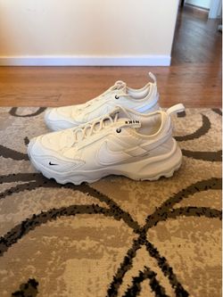 Women’s Nike Shoes size 9