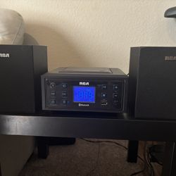(Good Condition) RCA Bluetooth/Radio/CD/USB/AUX Stereo System (15$)