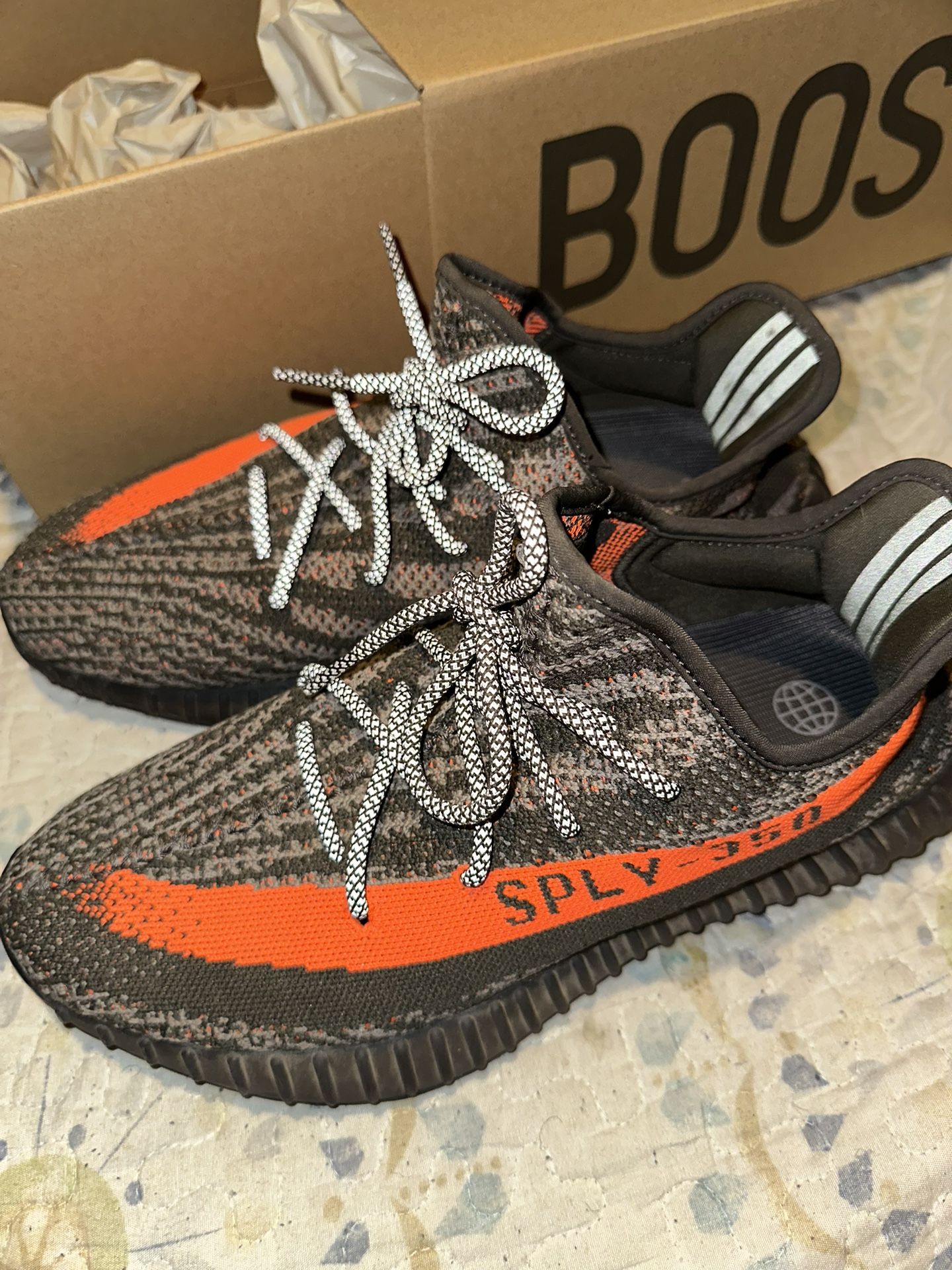 Yeezy 350 v2 Carbon Beluga Lightly Used 10.5 display picture 3