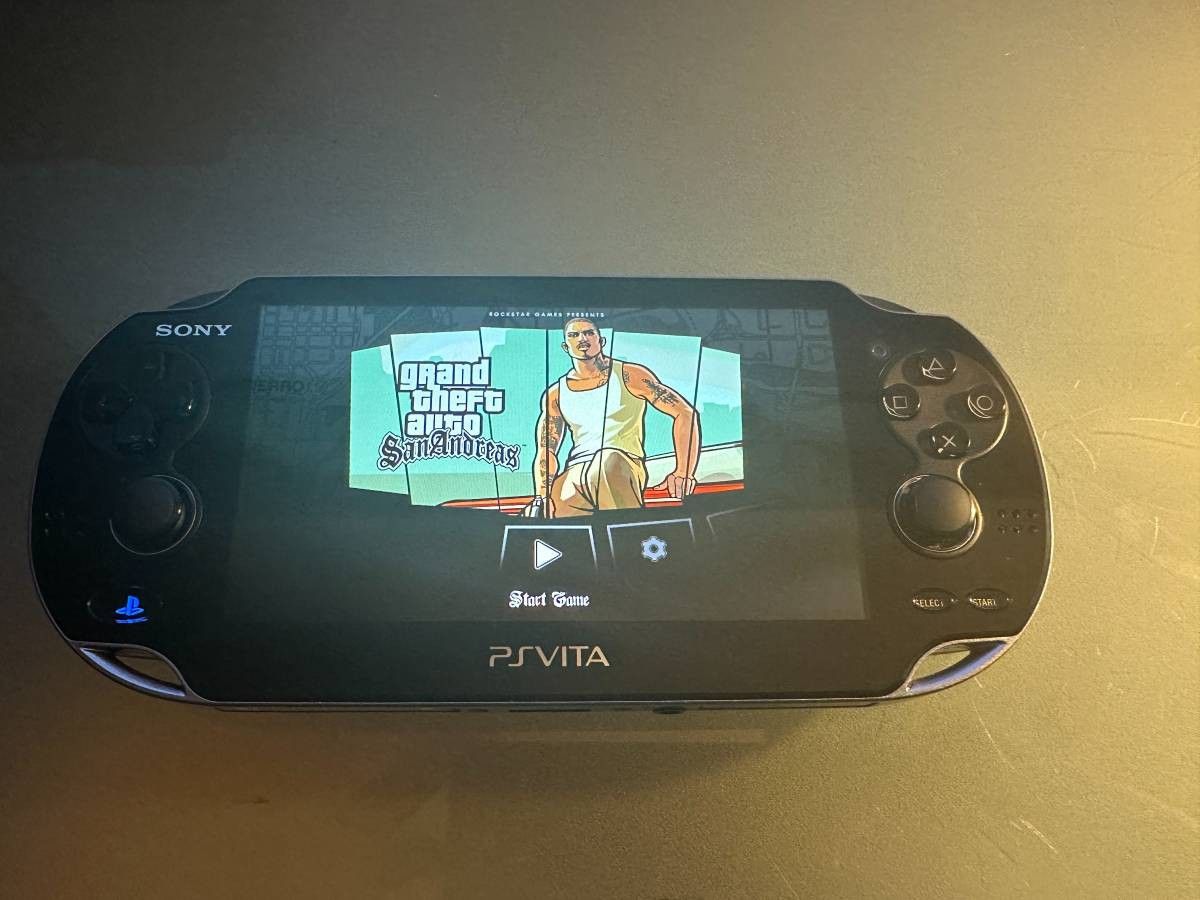 PlayStation Vita PS VITA With Many Games