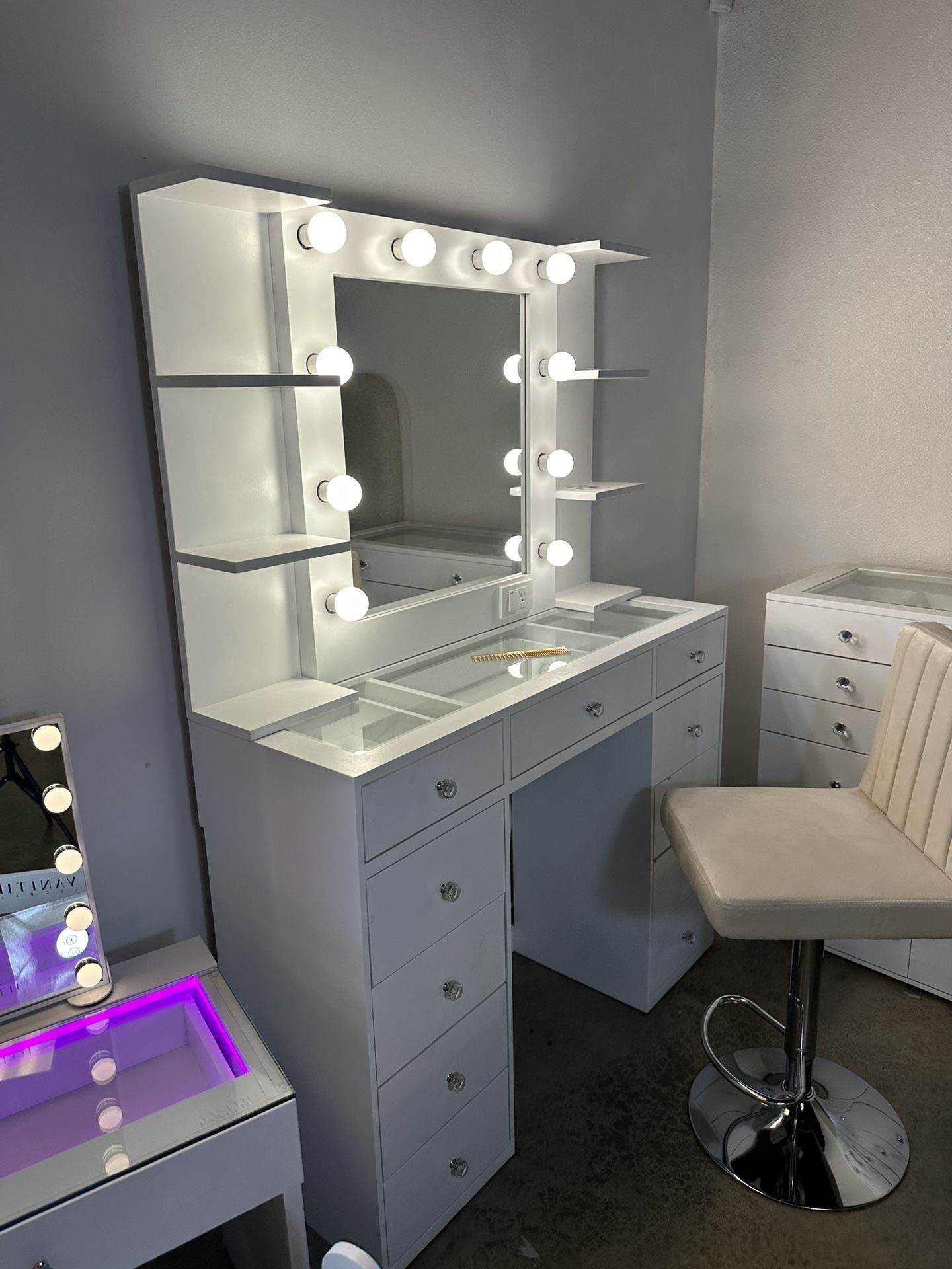 Vanity Room Furniture — table dressers, shelves, LED mirrors & organizers