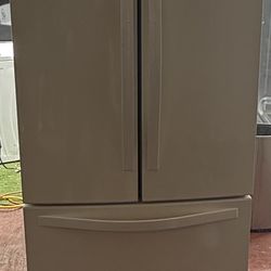 Whirlpool Fridge White 30” Wide / 2 Month Warranty 