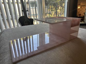 Lash Pillow Shelf Stand