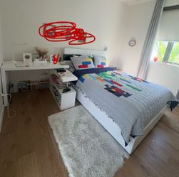 Modani queen bedroom set