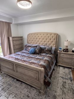 Armitage King Bedroom Set + Mattress – Excellent Condition