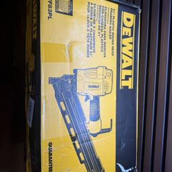 DEWALT Pneumatic 21-Degree Collated Corded Framing Nailer