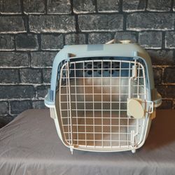 Small Hard-Sided Pet Carrier
