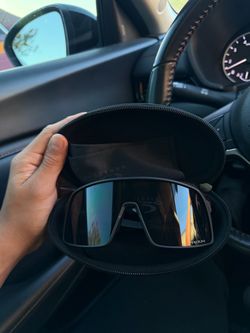Black Oakley Sutro