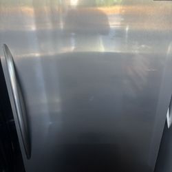 Frigidaire Refrigerator Will Deliver 