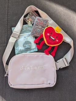 TikTok LIVE Crossbody Belt Bag + Exclusive Gifts – 5 Available