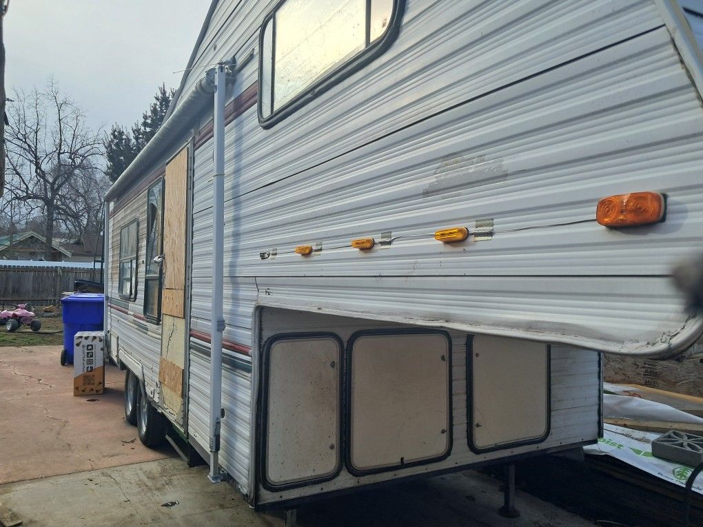 25 Ft 5th Wheel