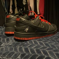 Nike SB Dunk Low Black Pigeon 