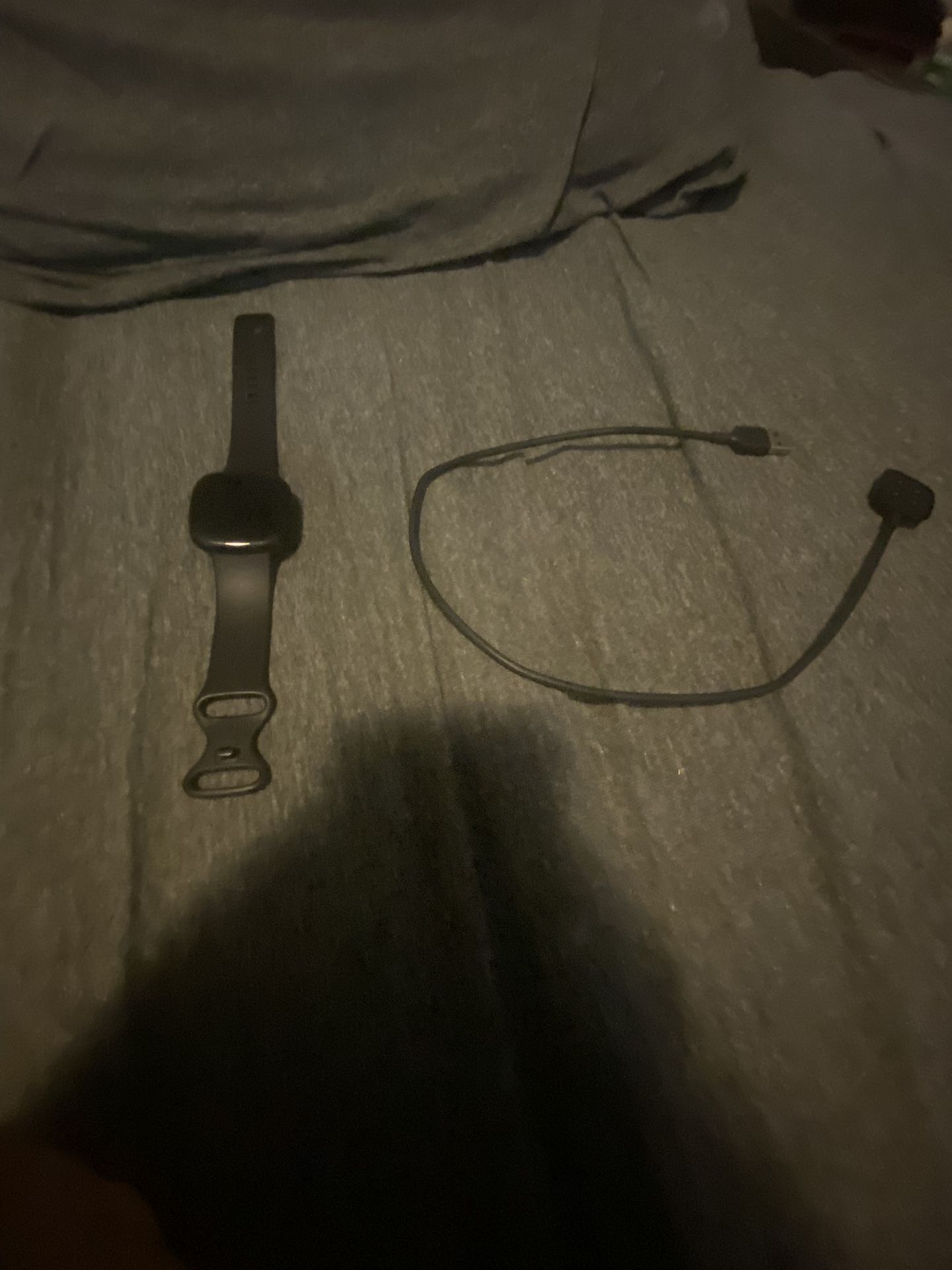 Fitbit Versa 3 FB511BKBKLBNDLS Unisex Black Fitness Tracker, 34mm With the charger