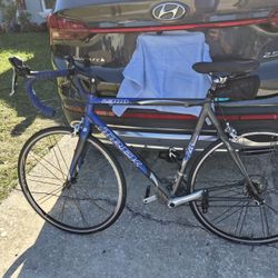 TREK 2300 ZR9000 USA MAde Bicycle Shimano DCLV Carbon Bontrager 56cm Or 22.5