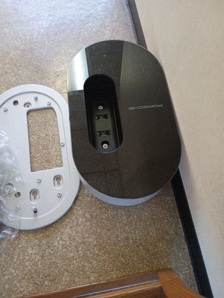 Porsche Lade Dock Wall Charger