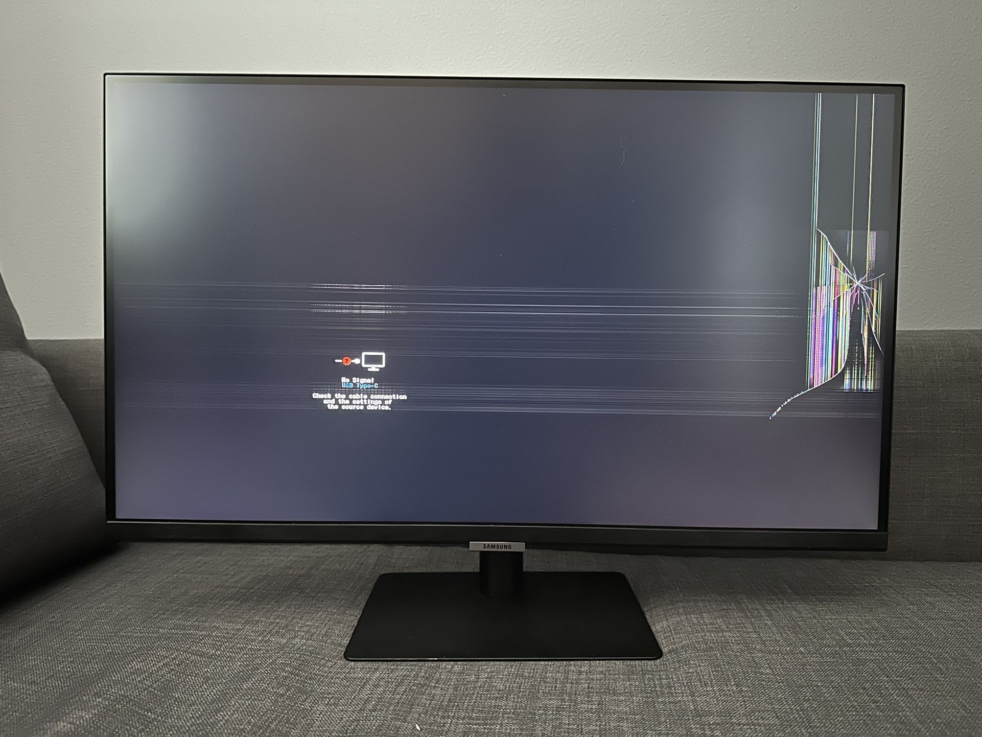 Samsung Viewfinity S6 27 Inch QHD Monitor - Broken